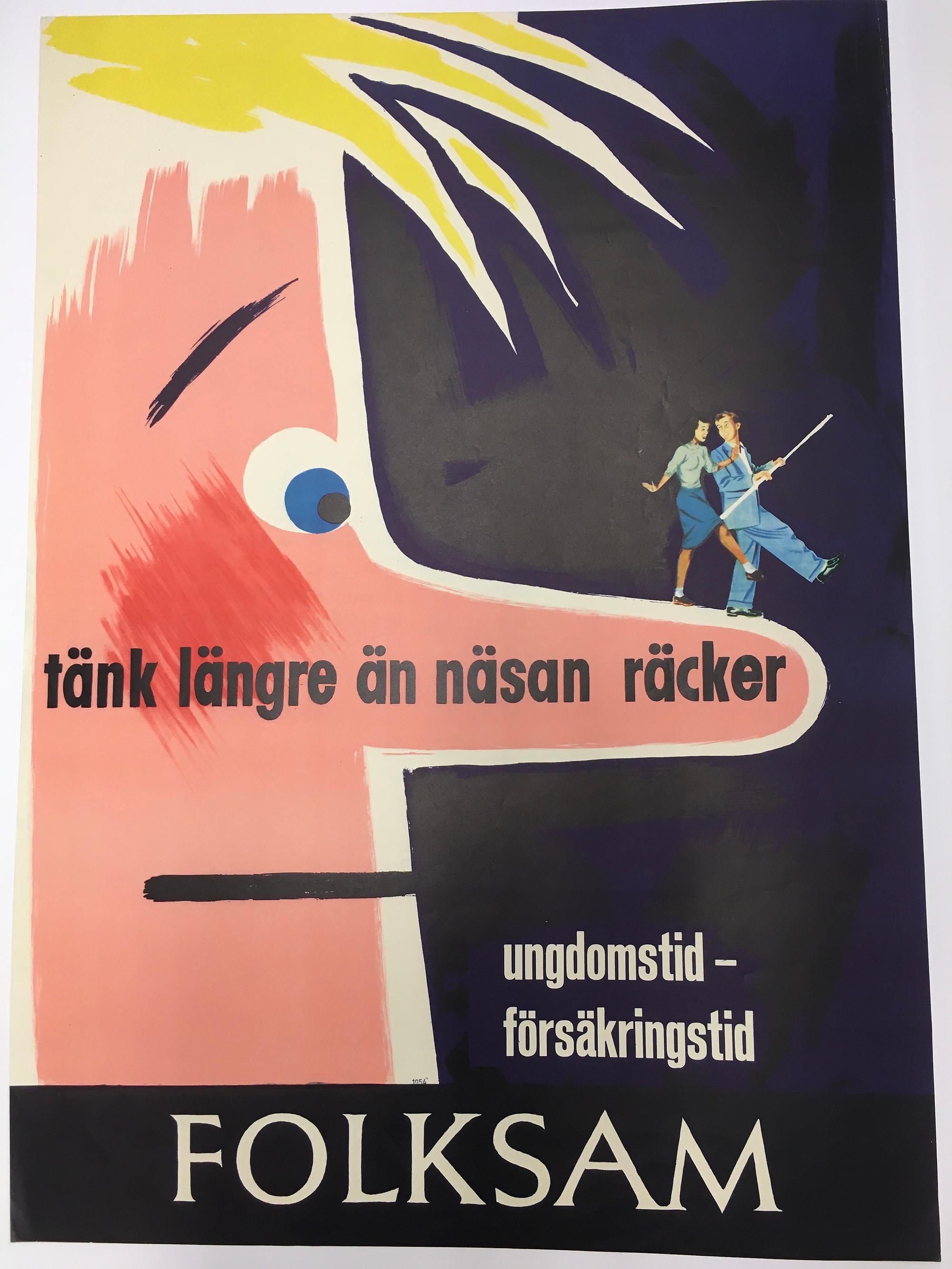 Tecknat affisch. Till vänster ett ljust rosafärgat ansikte med spretig gul lugg och en lång näsa på vilken en man och en kvinna dansar. Texten lyder "Tänk längre än näsan räcker. Ungdomstid försäkringstid". Folksam